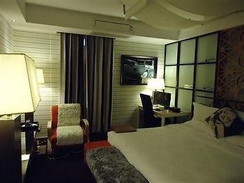 Zhengzhou Yujia Hotel Cultural Road Exterior foto